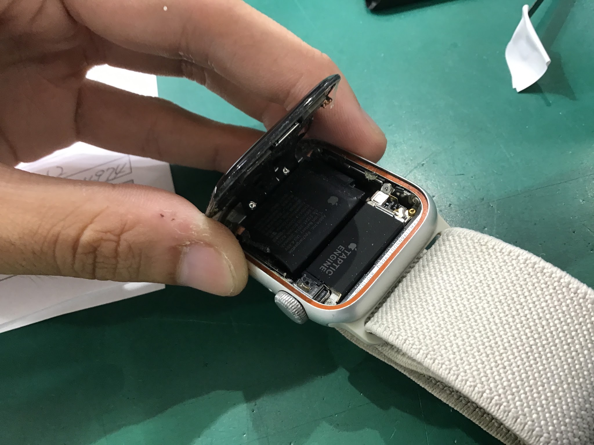 アップルウォッチの修理もスマホ修理工房中野ブロードウェイ店にお任せください！